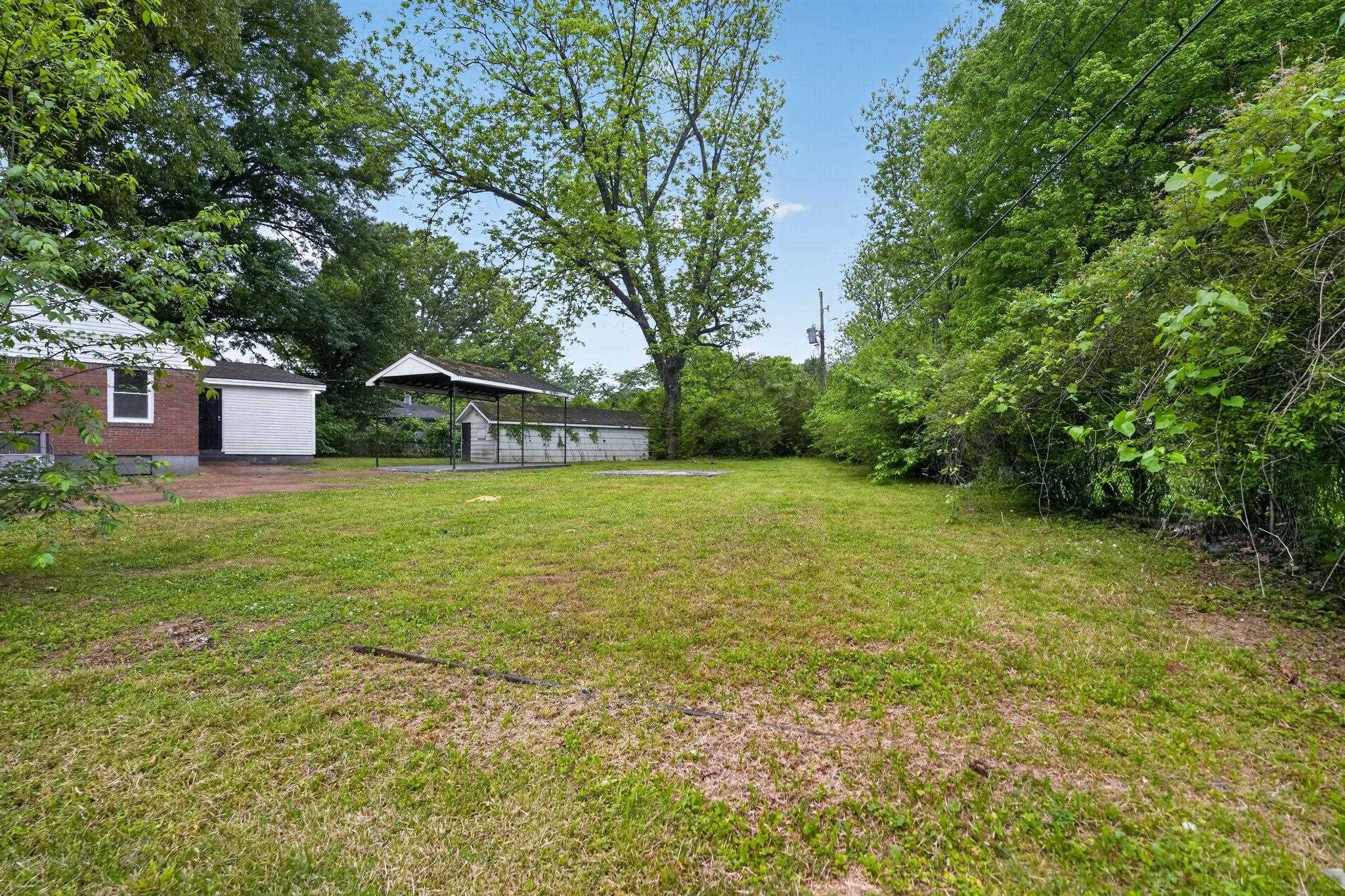 4067 Grantham Road Memphis, TN 38109 - Photo 11 of 34 View of green lawn