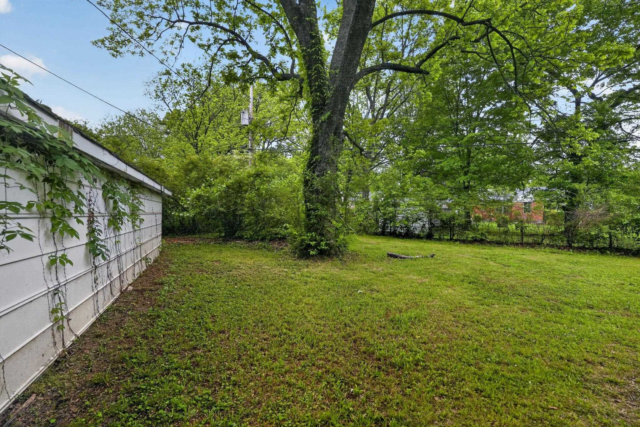4067 Grantham Road Memphis, TN 38109 - Photo 9 of 34 View of yard
