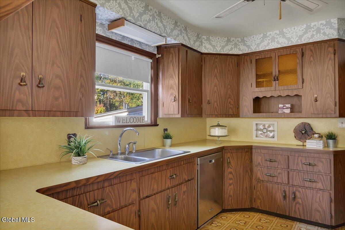 356 East Campbell Road Schenectady, NY 12303 - Photo 13 of 41 14-IMG_4043