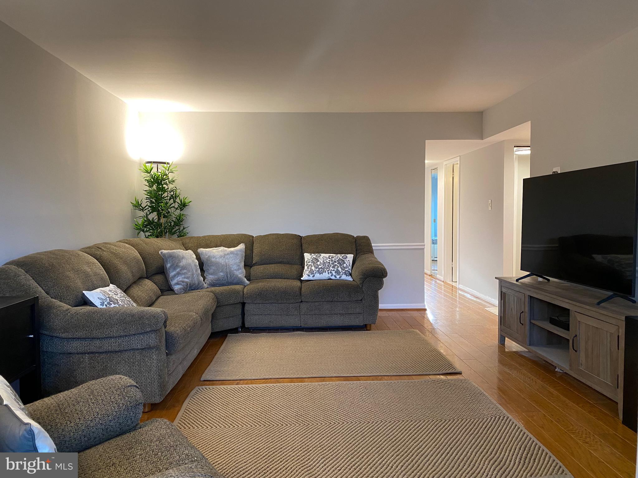 1402 Northgate Square, Unit 12B Reston, VA 20190 - Photo 4 of 14 Gallery Image 4