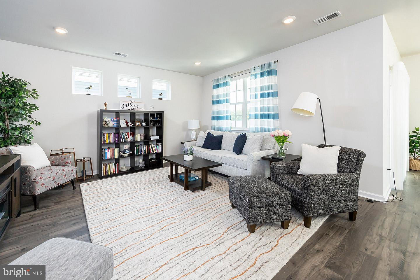 5 Walton Way Delanco, NJ 08075 - Photo 4 of 21 Living Room