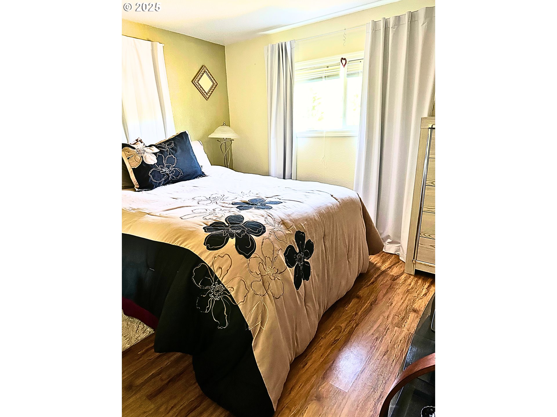 1600 Rhododendron Drive, Unit 218 Florence, OR 97439 - Photo 16 of 40 a bedroom with a bed and a window