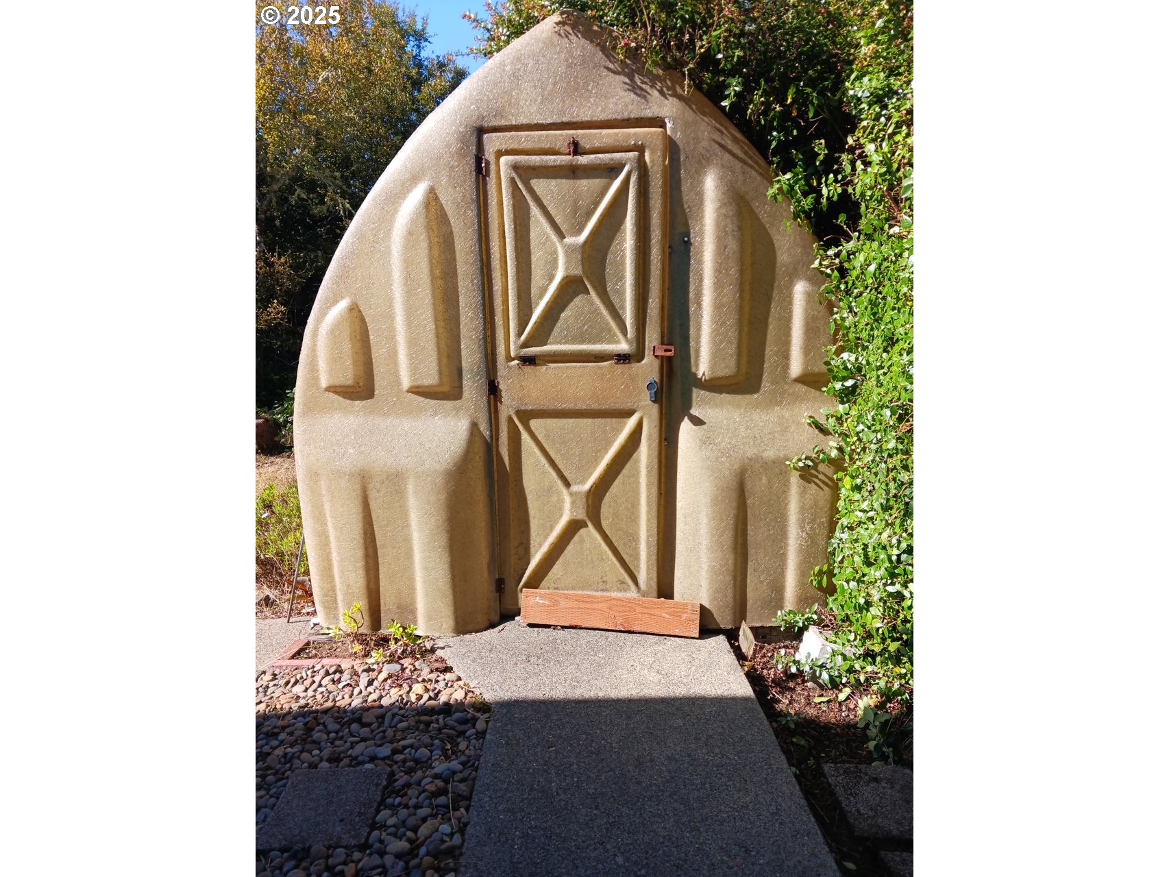 1600 Rhododendron Drive, Unit 218 Florence, OR 97439 - Photo 21 of 40 a view of an entryway