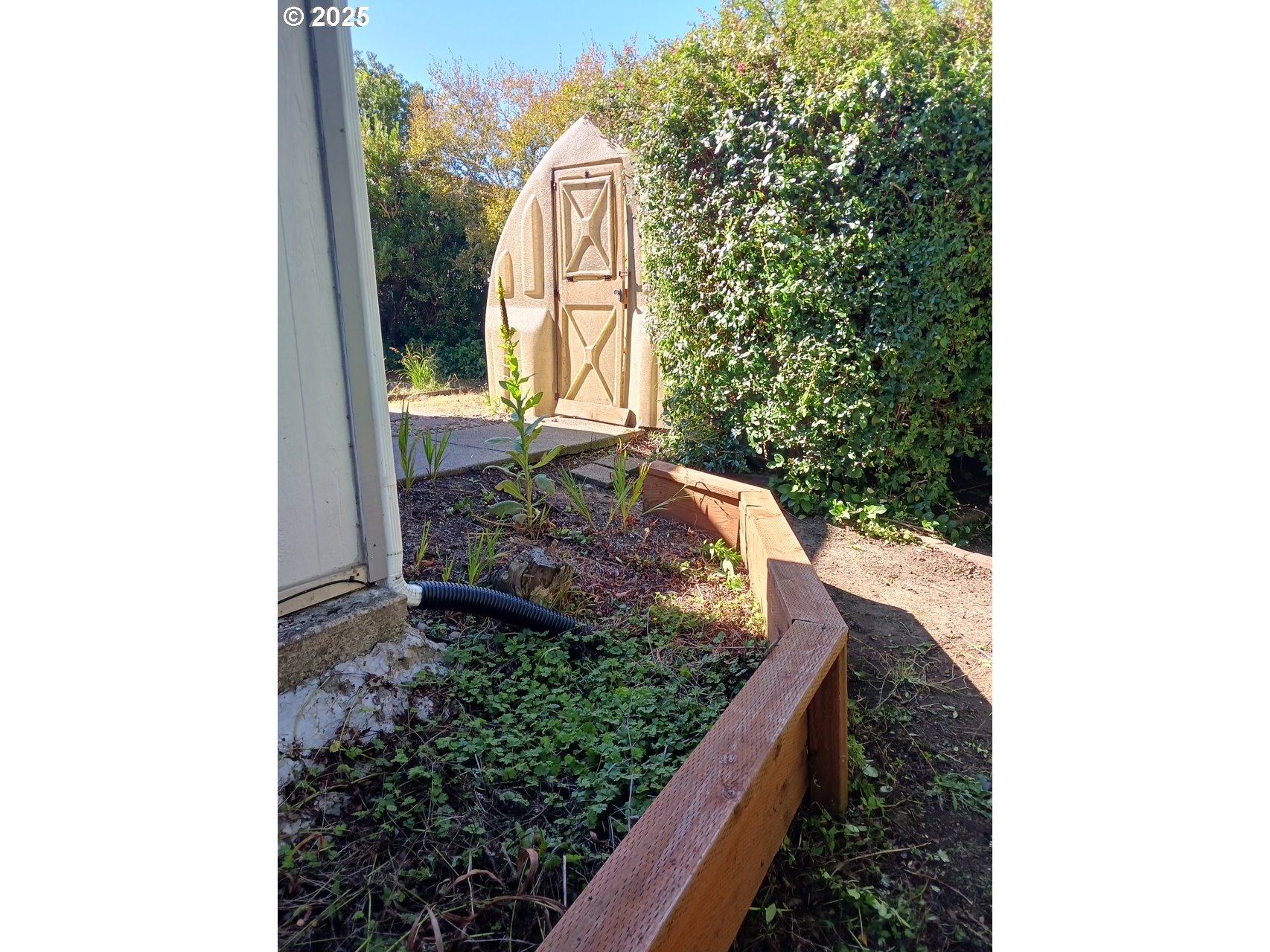 1600 Rhododendron Drive, Unit 218 Florence, OR 97439 - Photo 38 of 40 a view of a bird bath