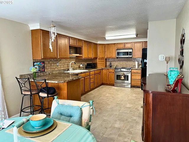 $268,000 | 1600 Rhododendron Drive, Unit 218, Florence, OR 97439