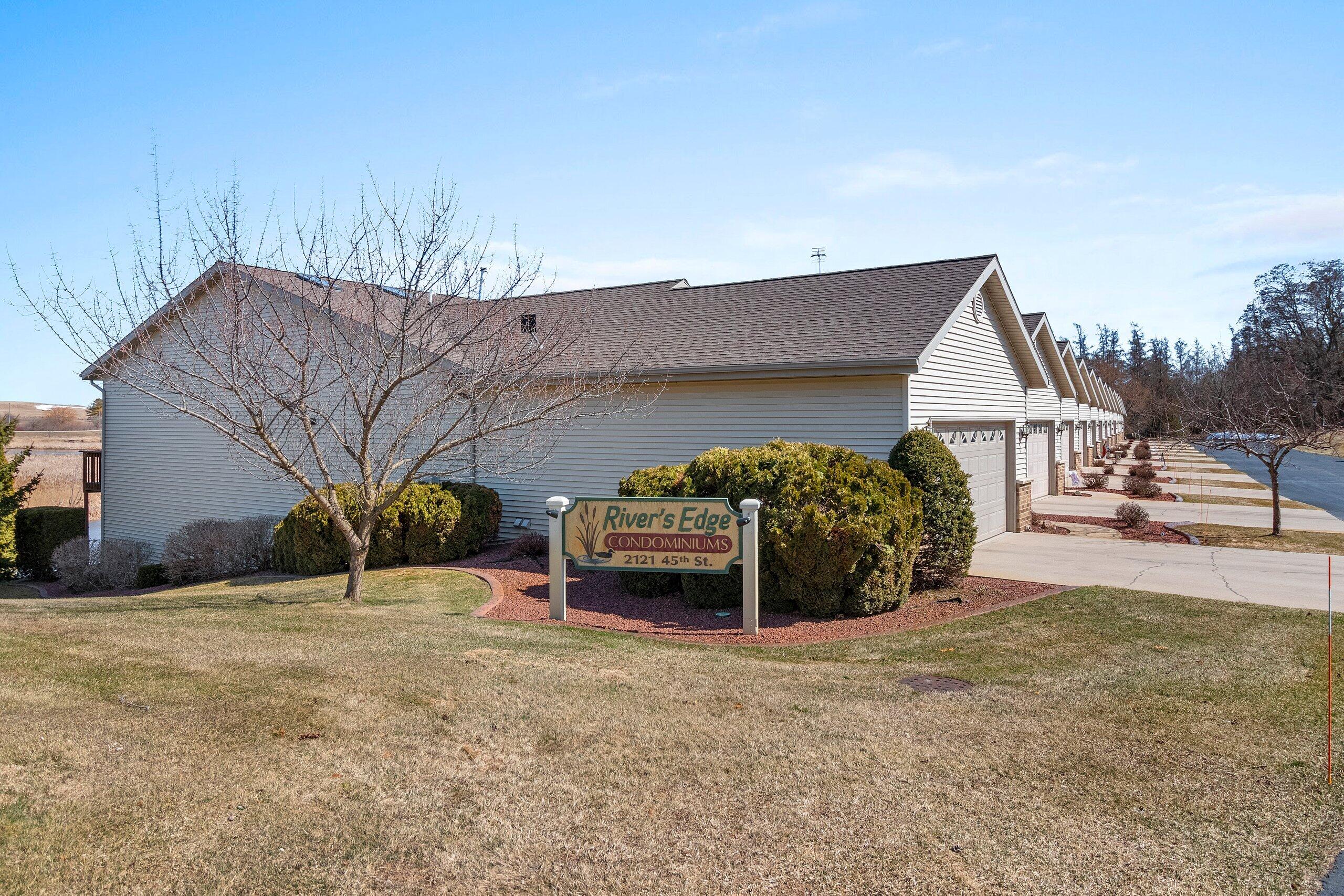 2121 45th Street, Unit J Two Rivers, WI 54241 - Photo 2 of 59 011-212145thStreet-TwoRivers-WI-54241-SM