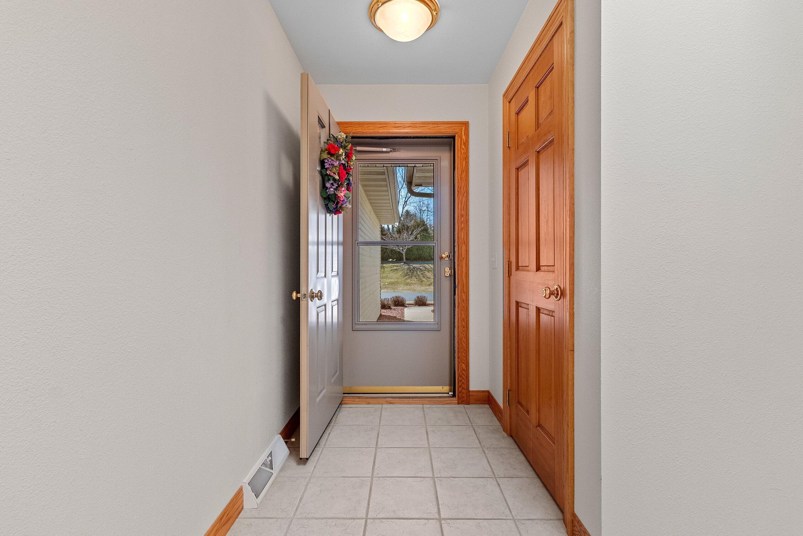 2121 45th Street, Unit J Two Rivers, WI 54241 - Photo 4 of 59 051-212145thStreet-TwoRivers-WI-54241-SM