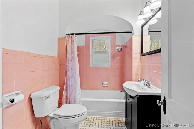 $289,900 | 1519 Valley View Road, New Albany, IN 47150