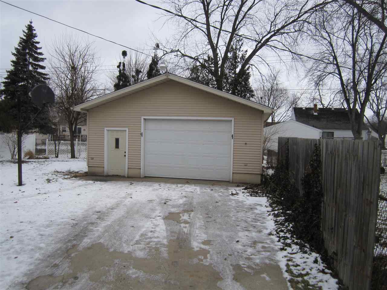 1909 33rd Street Bay City, MI 48708 - Photo 7 of 23 Gallery Image 7
