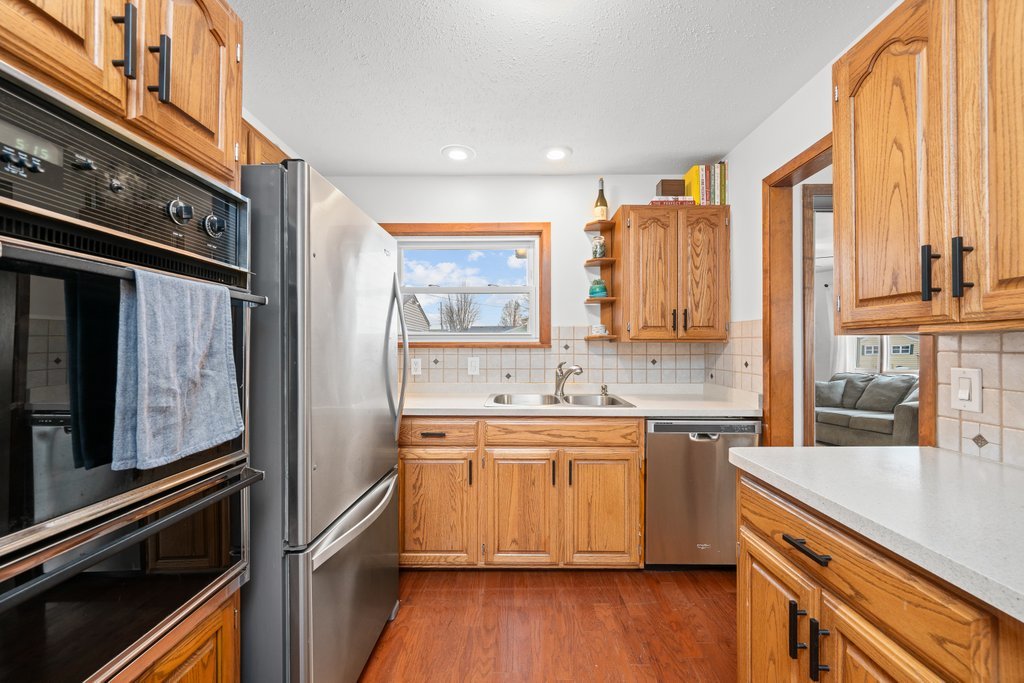 2225 Hillandale Road Davenport, IA 52804 - Photo 11 of 26