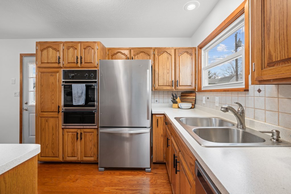 2225 Hillandale Road Davenport, IA 52804 - Photo 12 of 26