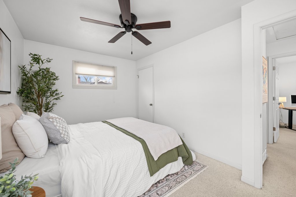 2225 Hillandale Road Davenport, IA 52804 - Photo 15 of 26