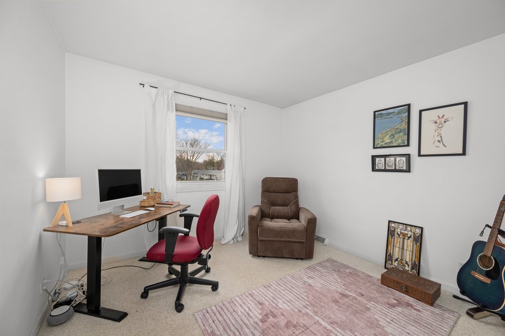 2225 Hillandale Road Davenport, IA 52804 - Photo 18 of 26