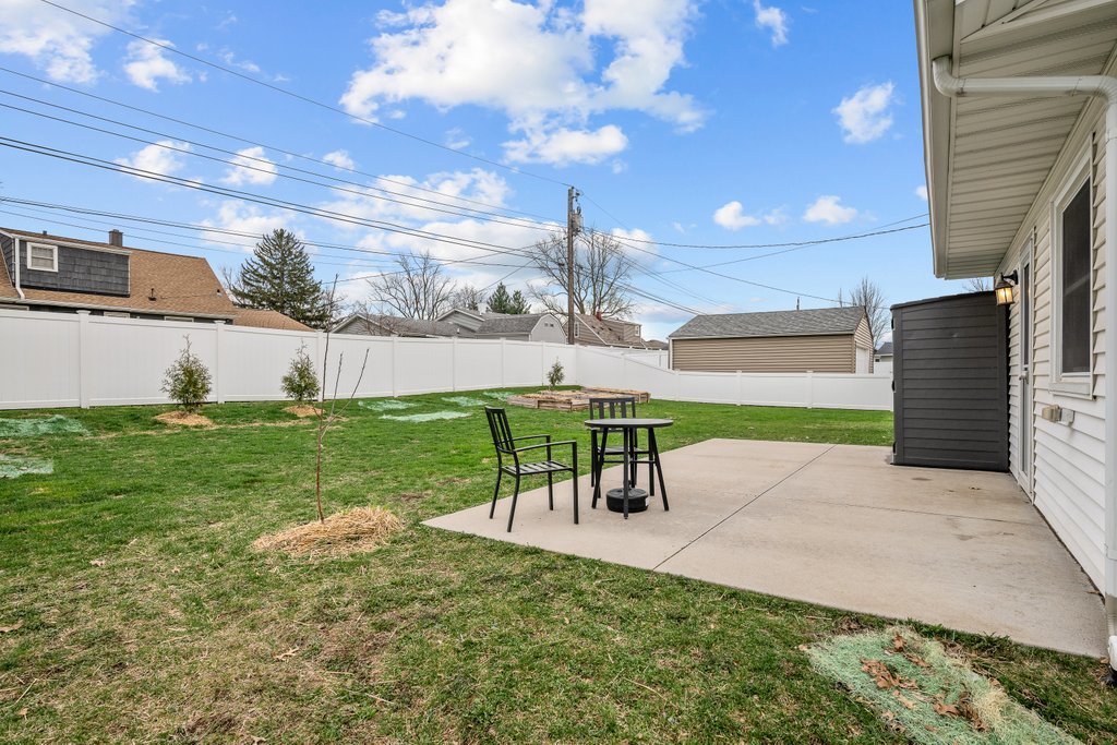 2225 Hillandale Road Davenport, IA 52804 - Photo 23 of 26