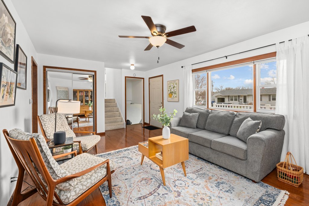 2225 Hillandale Road Davenport, IA 52804 - Photo 4 of 26