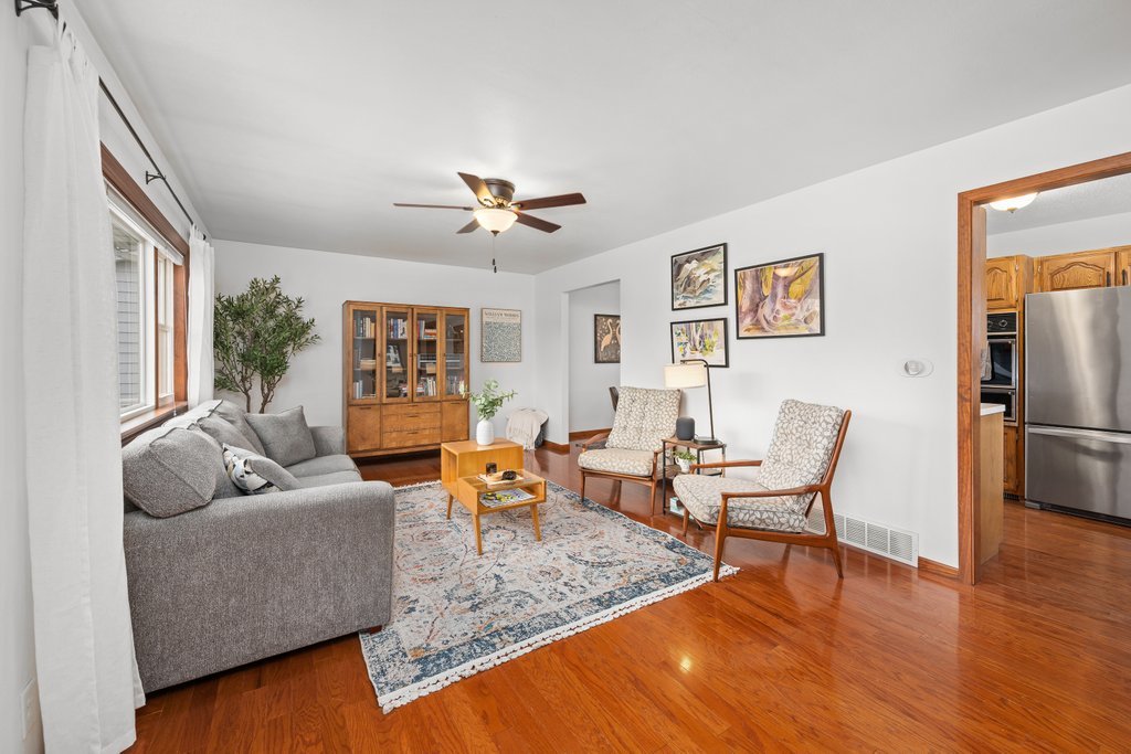 2225 Hillandale Road Davenport, IA 52804 - Photo 6 of 26