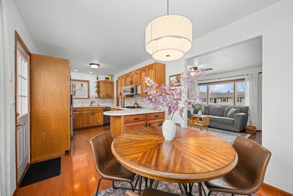 2225 Hillandale Road Davenport, IA 52804 - Photo 8 of 26