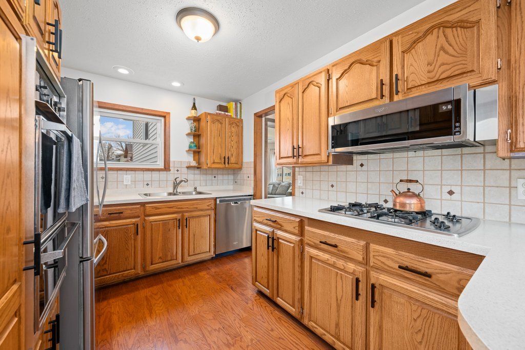 2225 Hillandale Road Davenport, IA 52804 - Photo 10 of 26