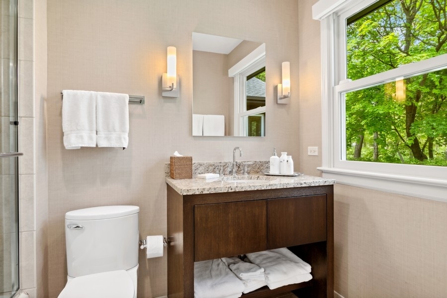 85 Riparian Road Highland Park, IL 60035 - Photo 21 of 31 a bathroom with a sink toilet and mirror