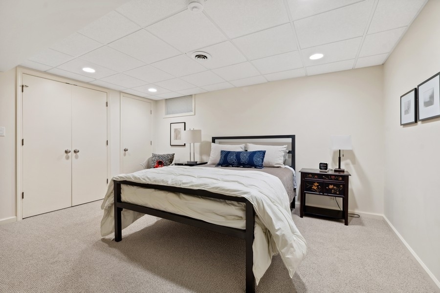 85 Riparian Road Highland Park, IL 60035 - Photo 25 of 31 a bedroom with a bed and a night stand