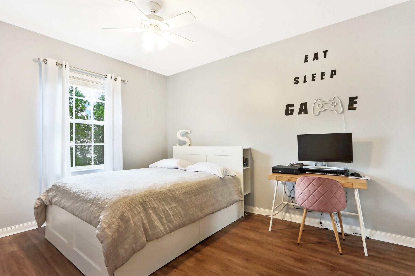 340 Jacaranda Drive Jupiter, FL 33458 - Photo 14 of 20 Bedroom