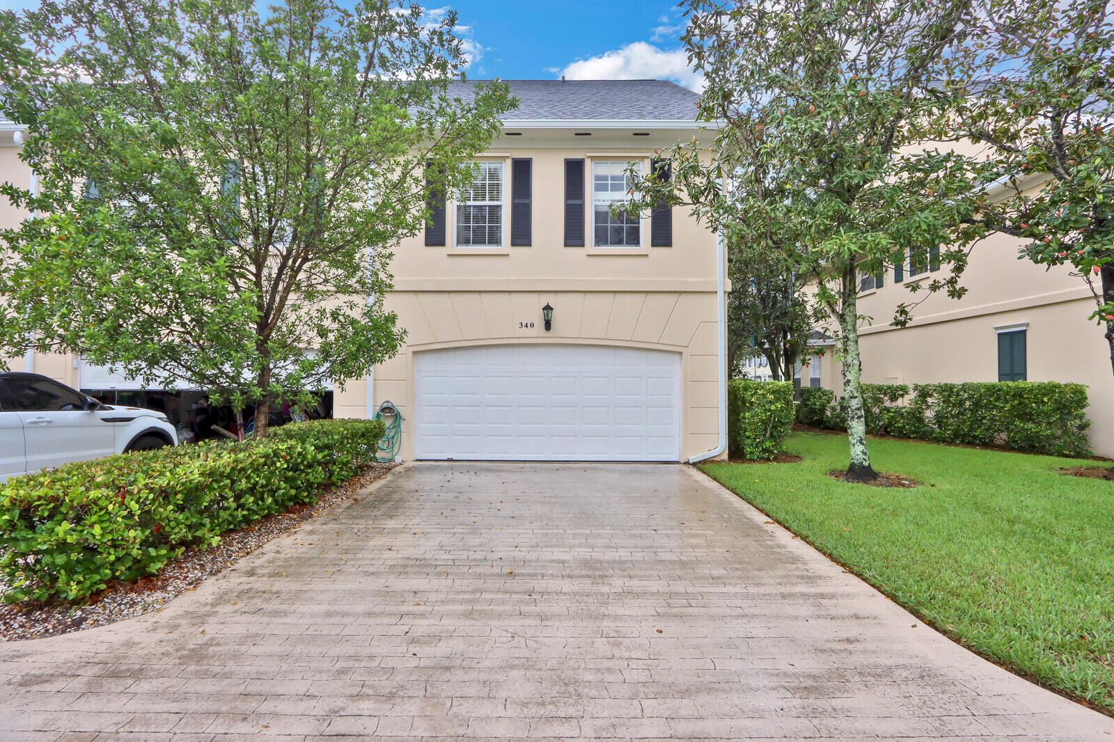 340 Jacaranda Drive Jupiter, FL 33458 - Photo 18 of 20 2-car garage