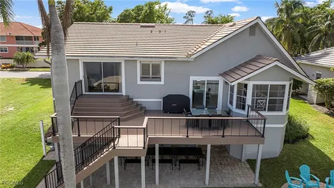 a view of a house with backyard and sitting area