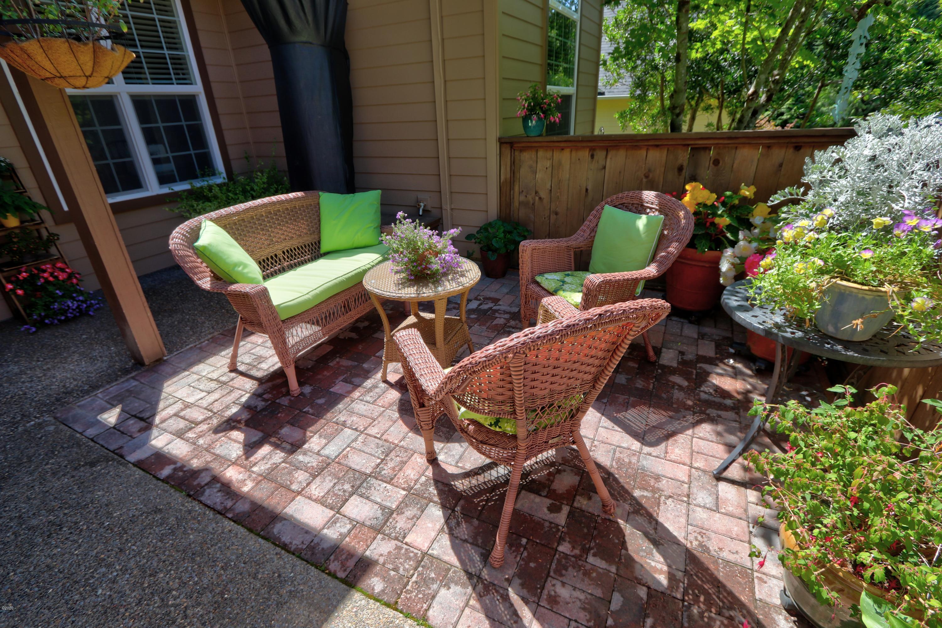 60 Gull Station Depoe Bay, OR 97341 - Photo 3 of 36 Front patio