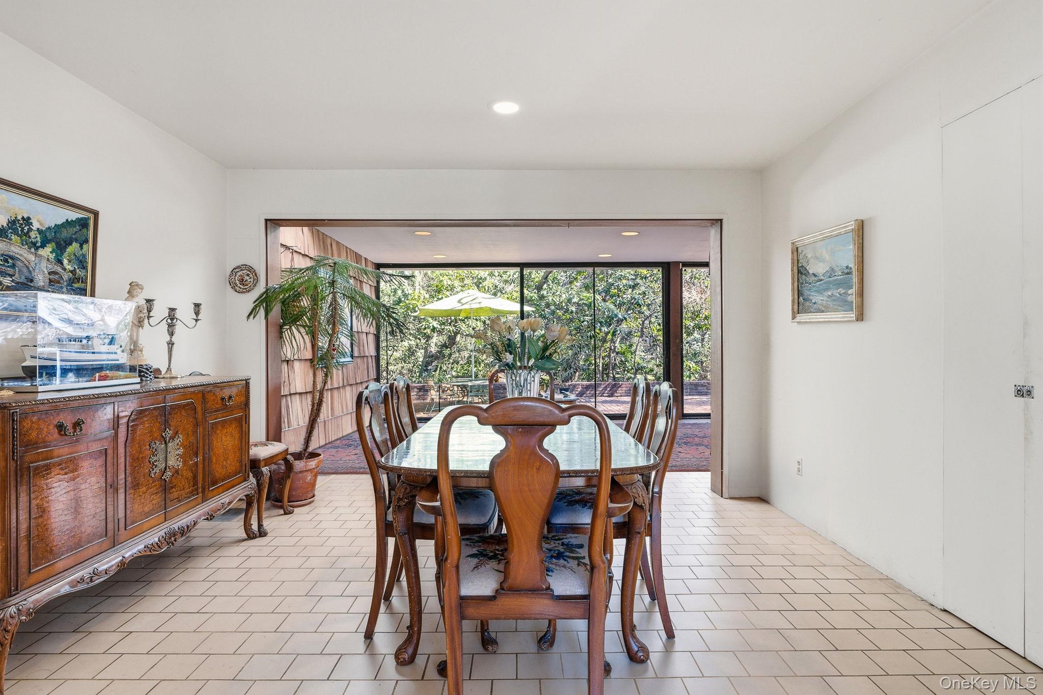 216 Clent Road Great Neck, NY 11021 - Photo 14 of 31