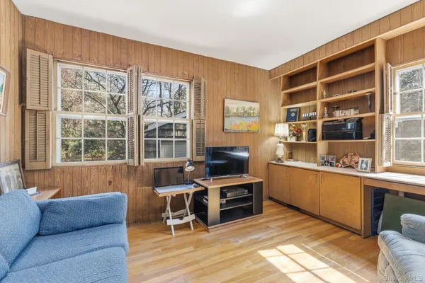 $1,875,000 | 216 Clent Road, Great Neck, NY 11021