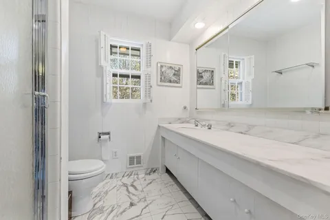 $1,875,000 | 216 Clent Road, Great Neck, NY 11021