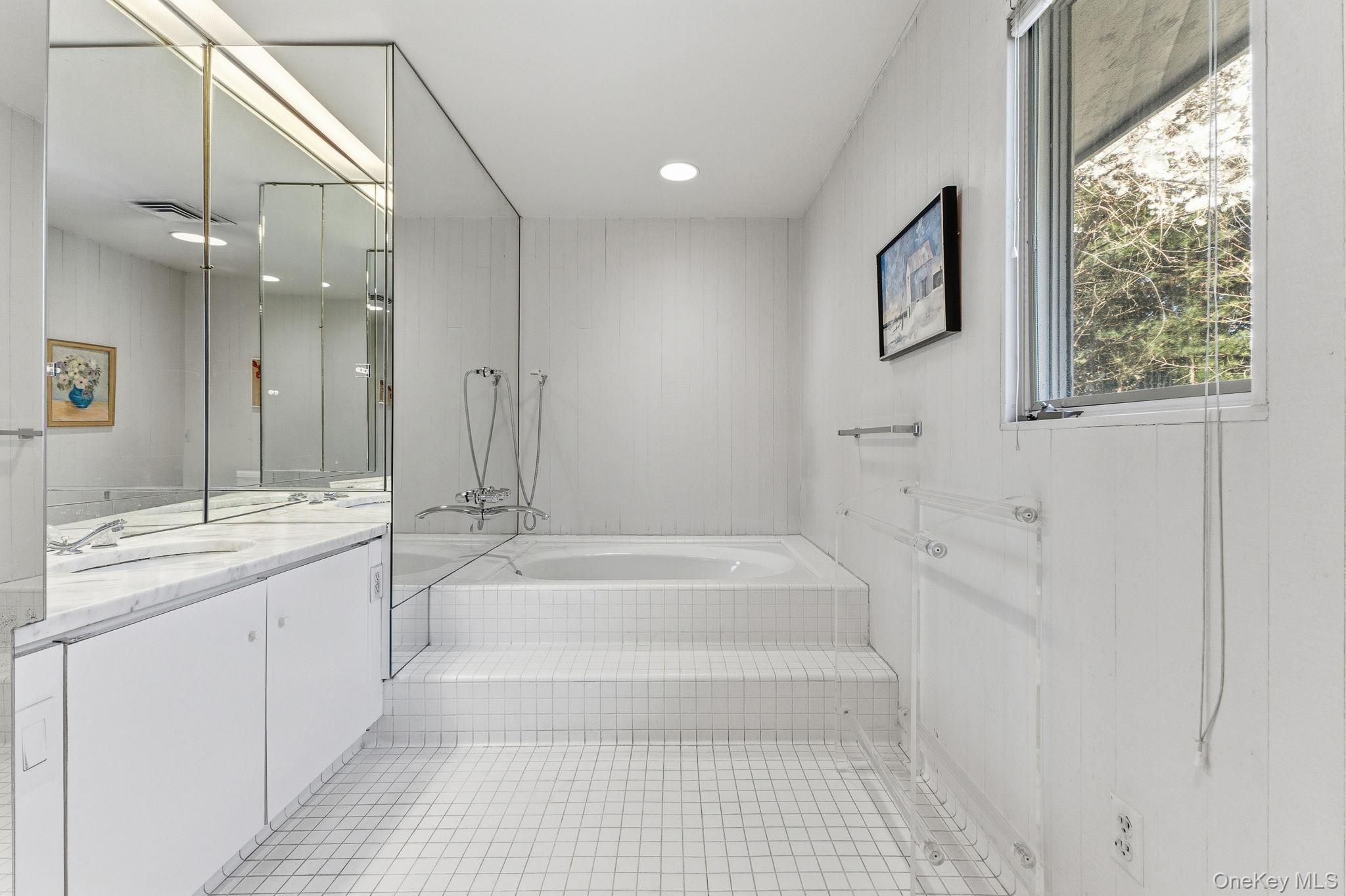 216 Clent Road Great Neck, NY 11021 - Photo 23 of 31