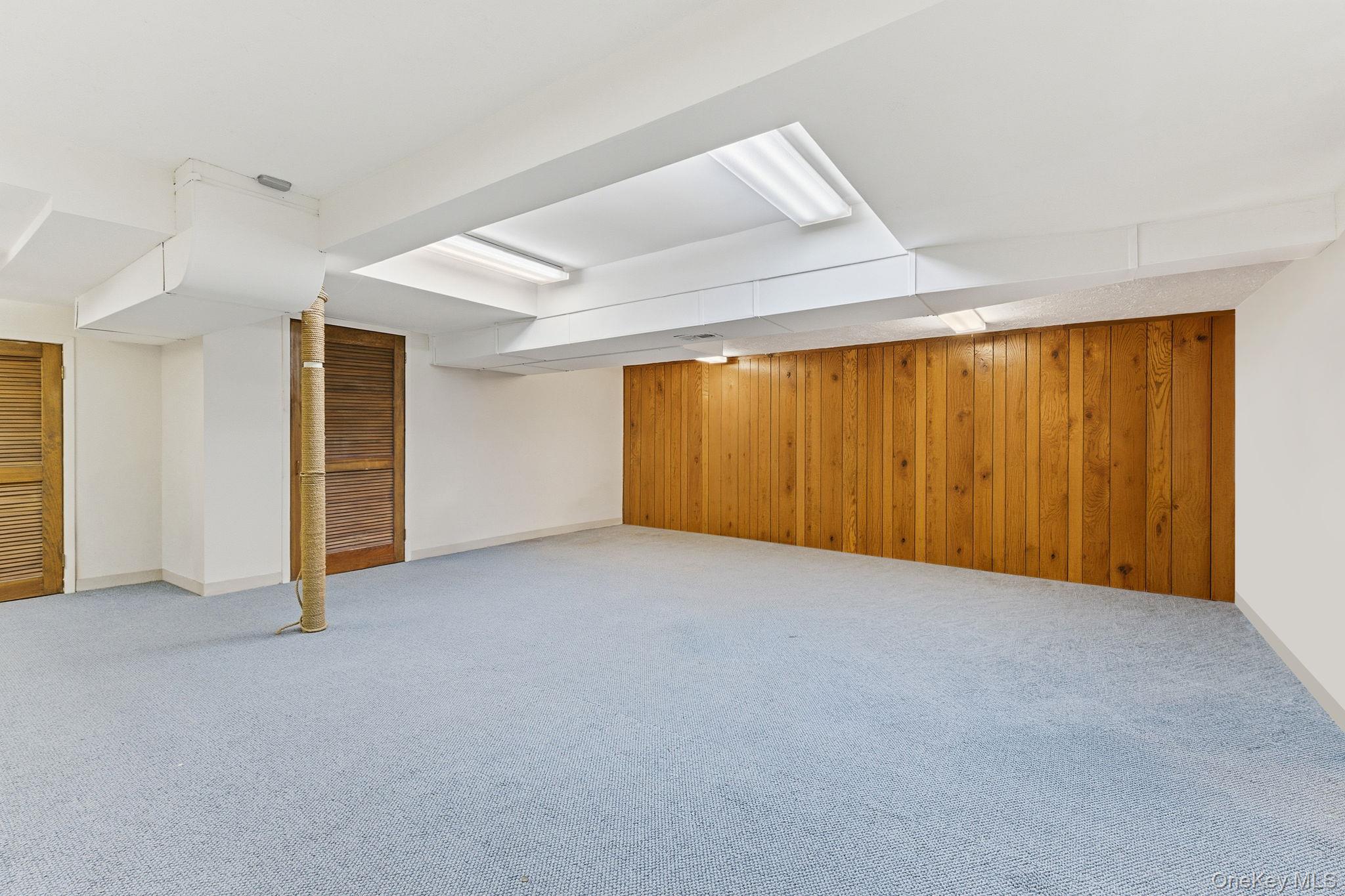 216 Clent Road Great Neck, NY 11021 - Photo 24 of 31