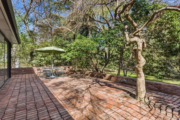 $1,875,000 | 216 Clent Road, Great Neck, NY 11021