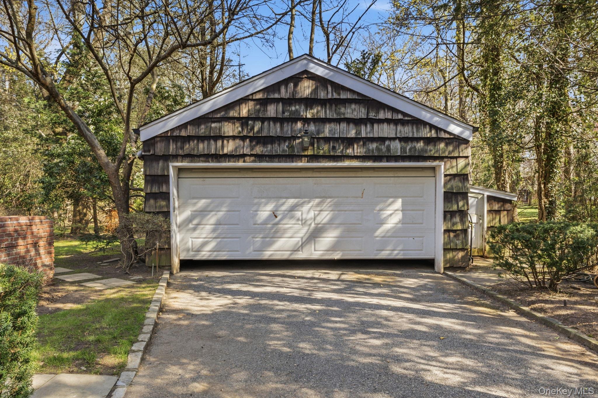 216 Clent Road Great Neck, NY 11021 - Photo 28 of 31