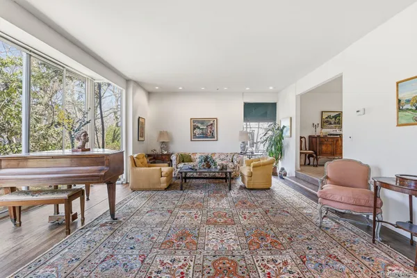 $1,875,000 | 216 Clent Road, Great Neck, NY 11021