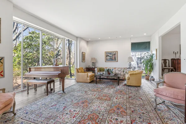 $1,875,000 | 216 Clent Road, Great Neck, NY 11021