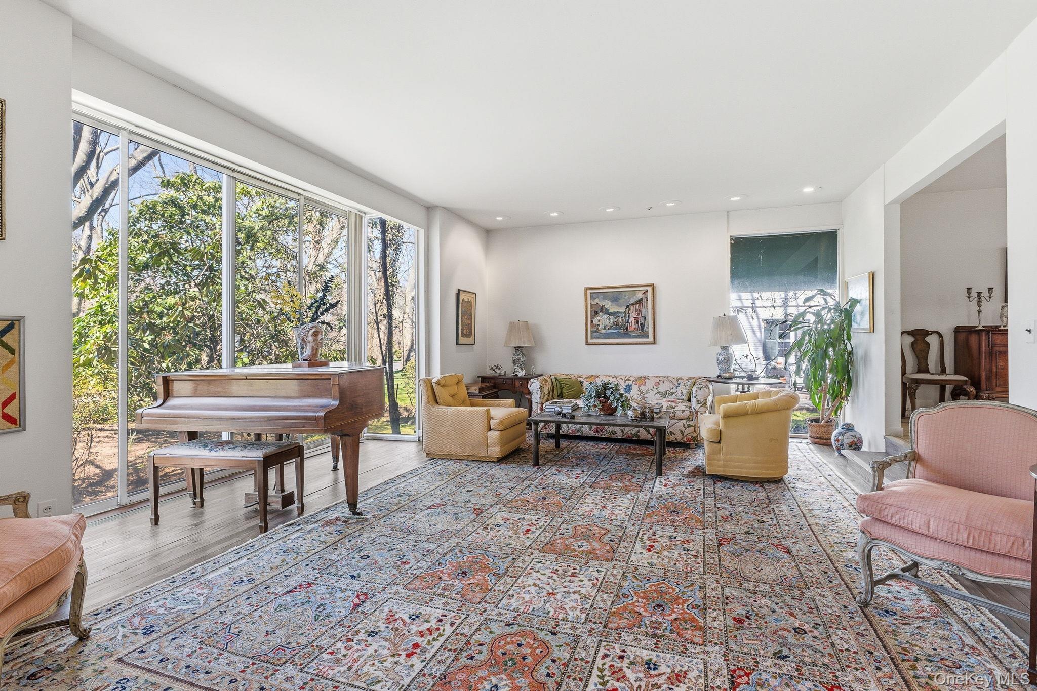 216 Clent Road Great Neck, NY 11021 - Photo 5 of 31