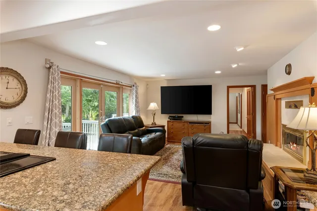 $789,500 | 121 Sterling Drive, Allyn, WA 98524