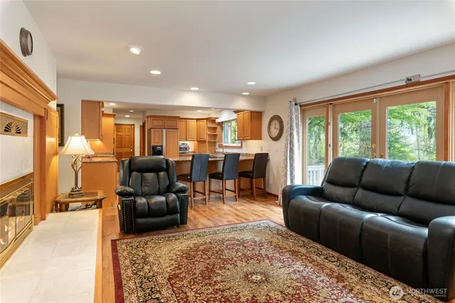 $789,500 | 121 Sterling Drive, Allyn, WA 98524