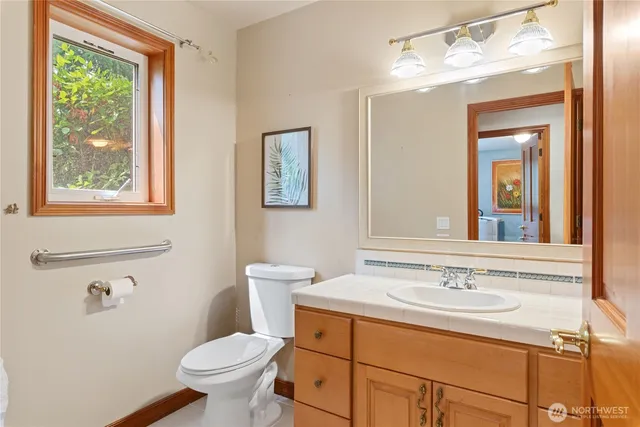 $789,500 | 121 Sterling Drive, Allyn, WA 98524