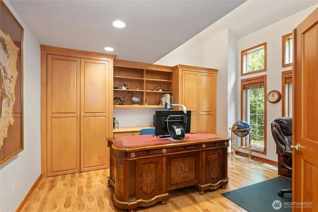 $789,500 | 121 Sterling Drive, Allyn, WA 98524