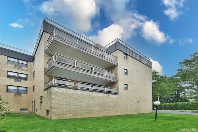 $688,000 | 40 Stoner Avenue, Unit 1I, Great Neck, NY 11021