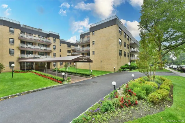 $688,000 | 40 Stoner Avenue, Unit 1I, Great Neck, NY 11021