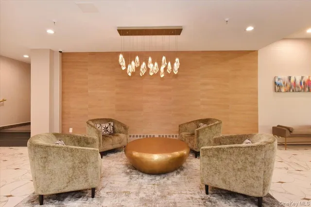 $688,000 | 40 Stoner Avenue, Unit 1I, Great Neck, NY 11021