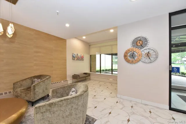 $688,000 | 40 Stoner Avenue, Unit 1I, Great Neck, NY 11021