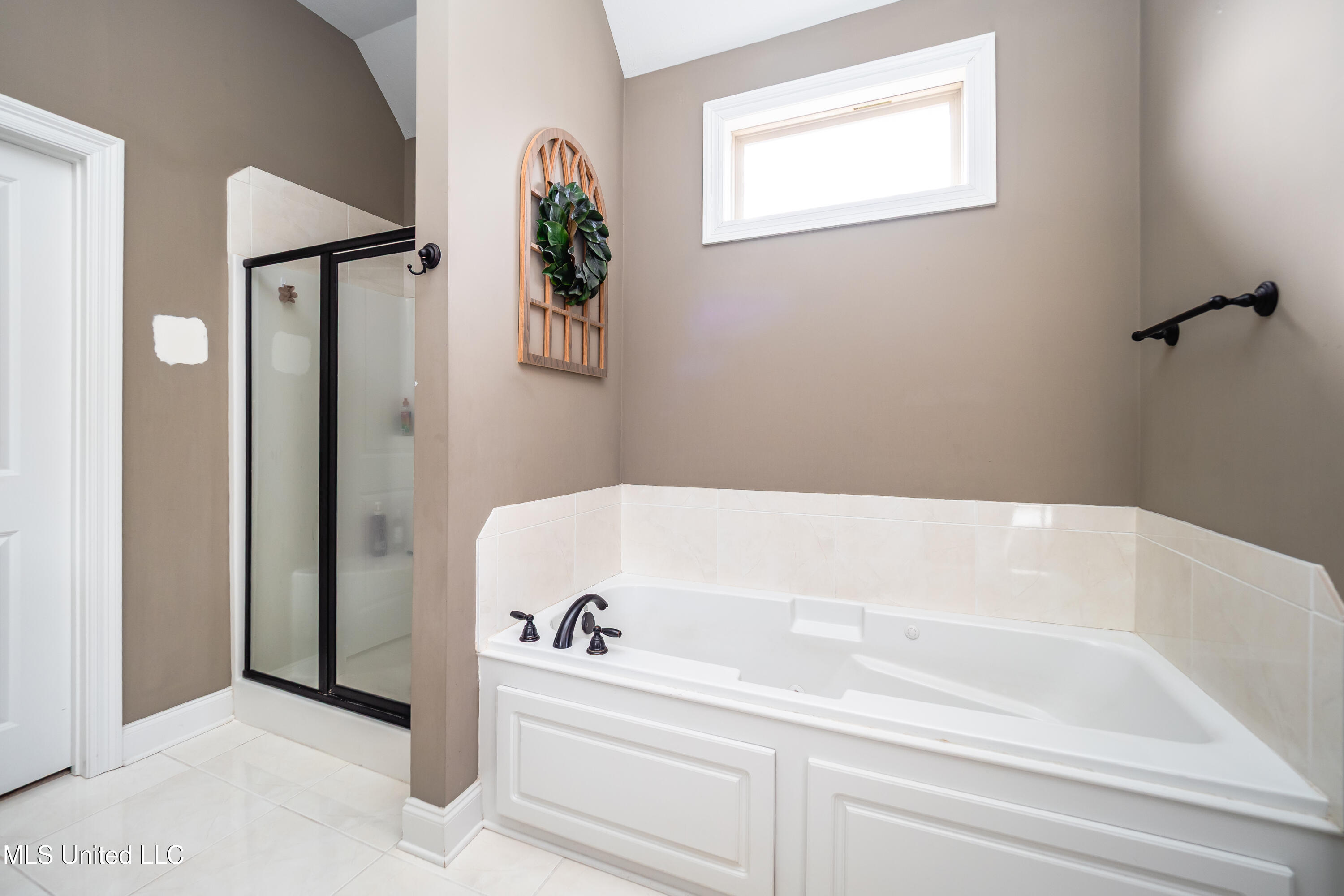 449 Cumberland Ridge Madison, MS 39110 - Photo 21 of 32 Primary Bath