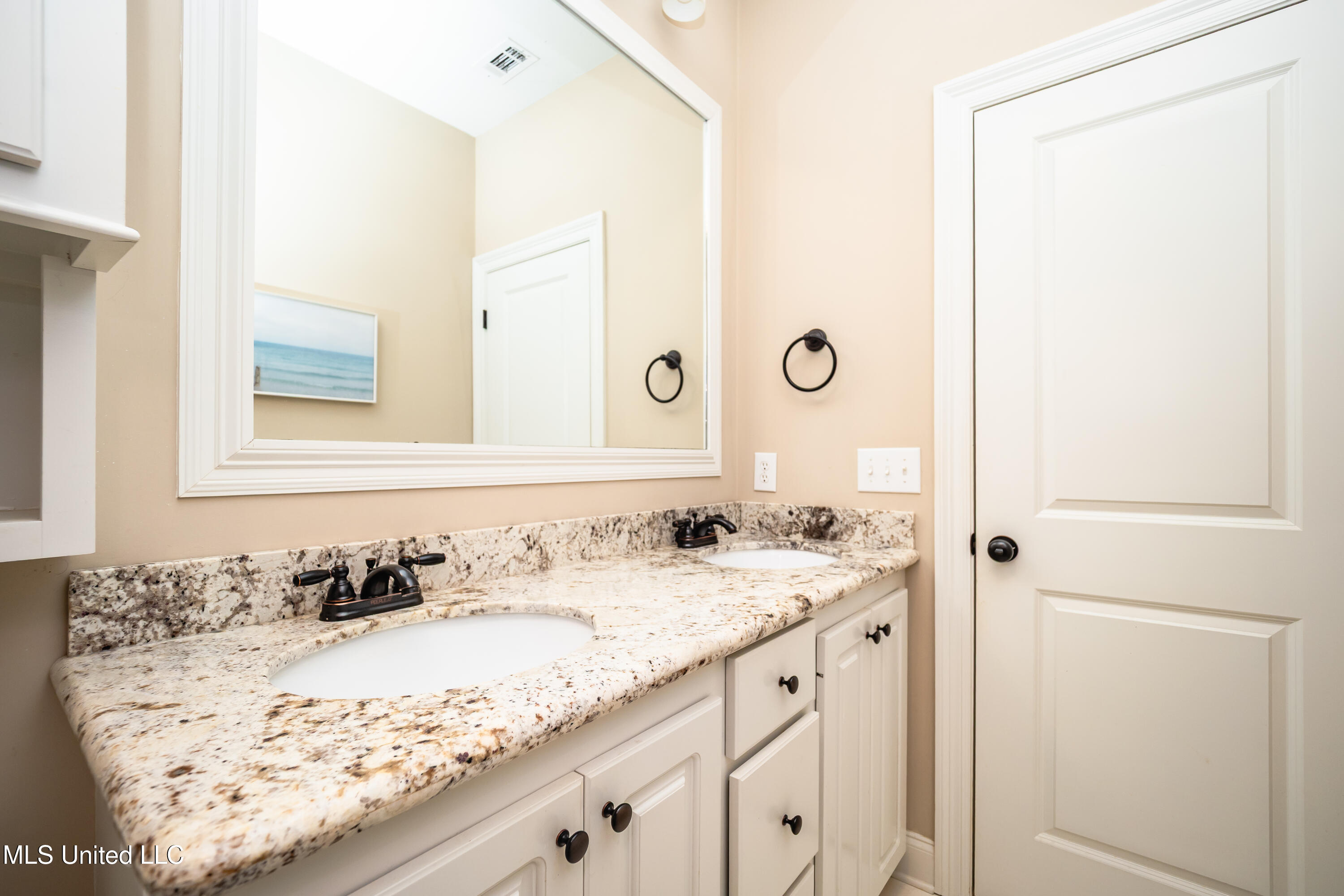 449 Cumberland Ridge Madison, MS 39110 - Photo 24 of 32 Guest Bath