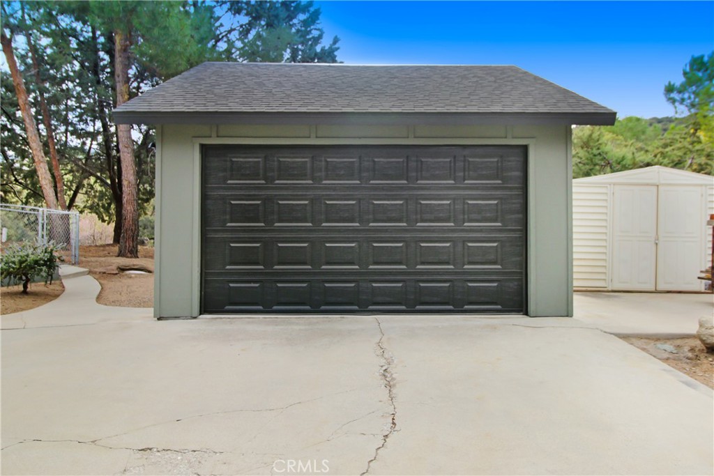 48085 Twin Pines Road Banning, CA 92220 - Photo 16 of 45 Workshop/ Ex garage