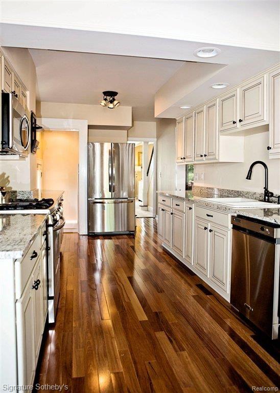 784 Southfield Road Birmingham, MI 48009 - Photo 10 of 24 KITCHEN VIEW 3.jpg